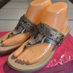 Cole Haan Snakeskin Print Thong Sandals Women"s Shoes. Size 6.5 B